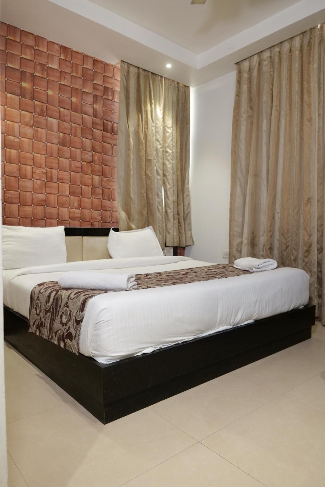Hotel Anand Castle Kashipur Екстер'єр фото