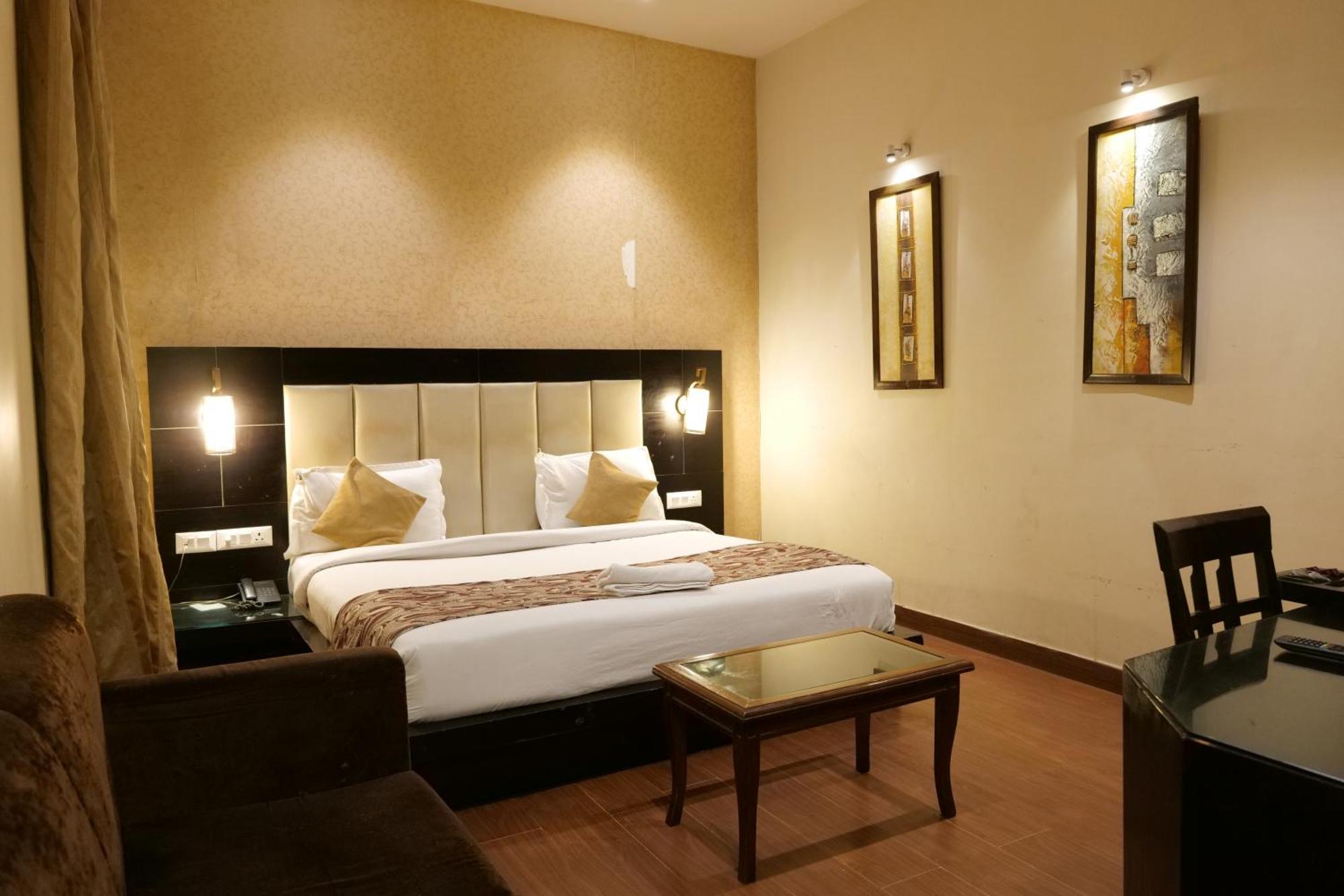 Hotel Anand Castle Kashipur Екстер'єр фото